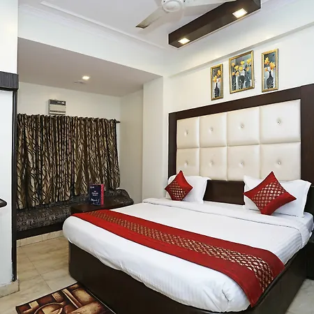 Oyo 11599 Hotel Hi Life